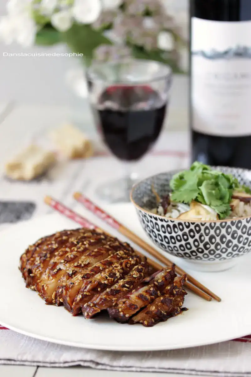 Canard teriyaki au sésame, riz au shiitake, soja et coriandre