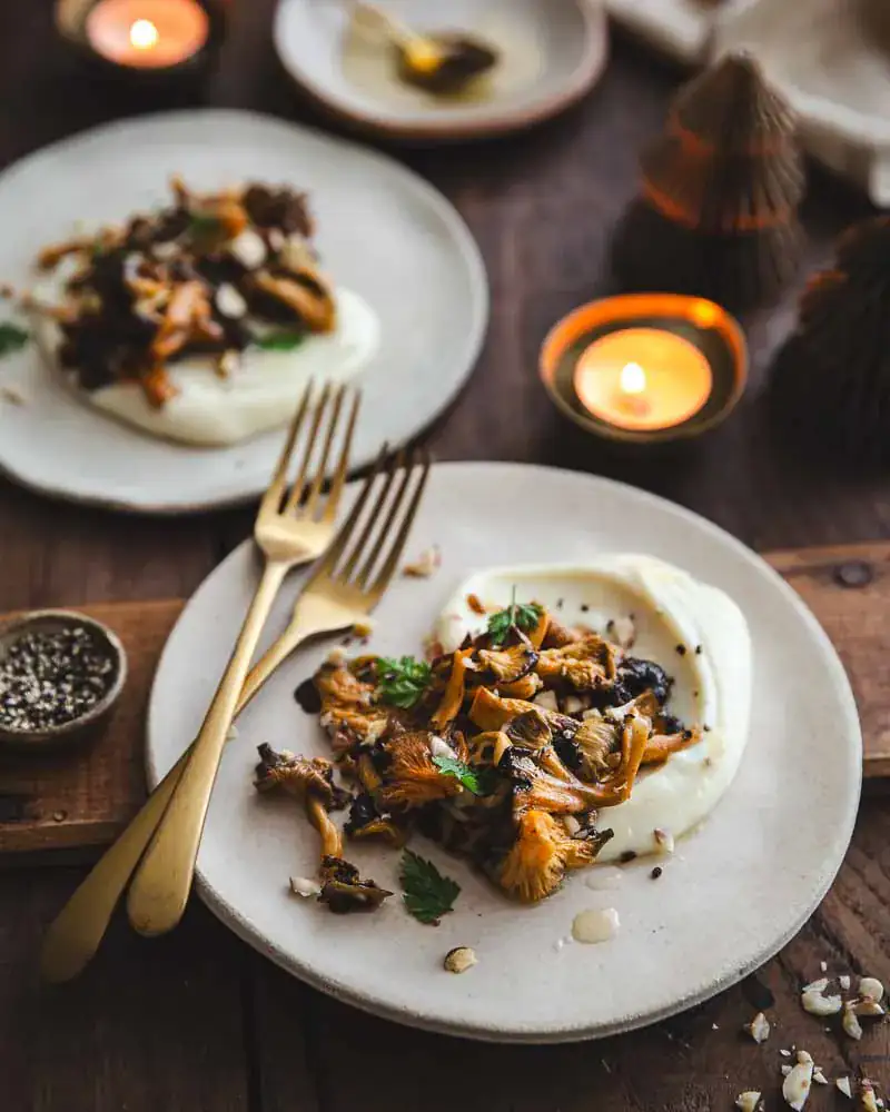 Champignons poêlés et crème de panais, huile de noisettes