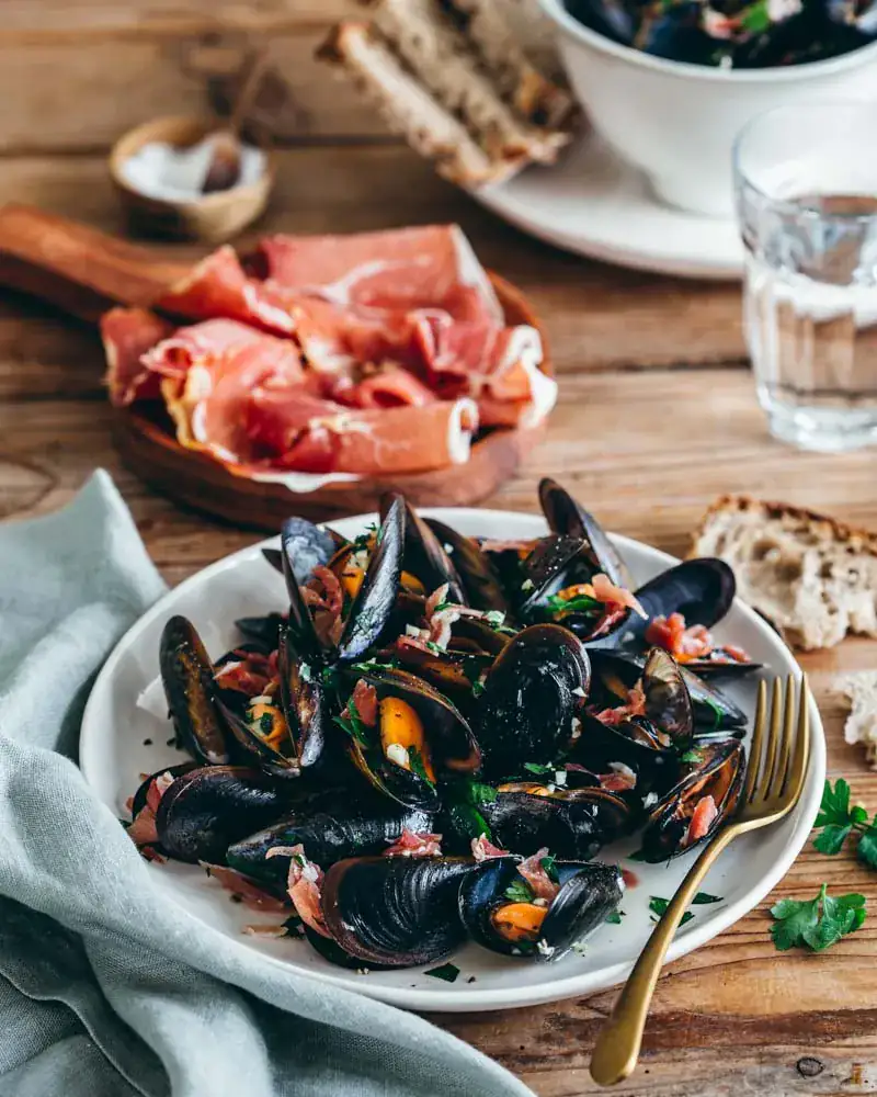 Moules en persillade au jambon Serrano