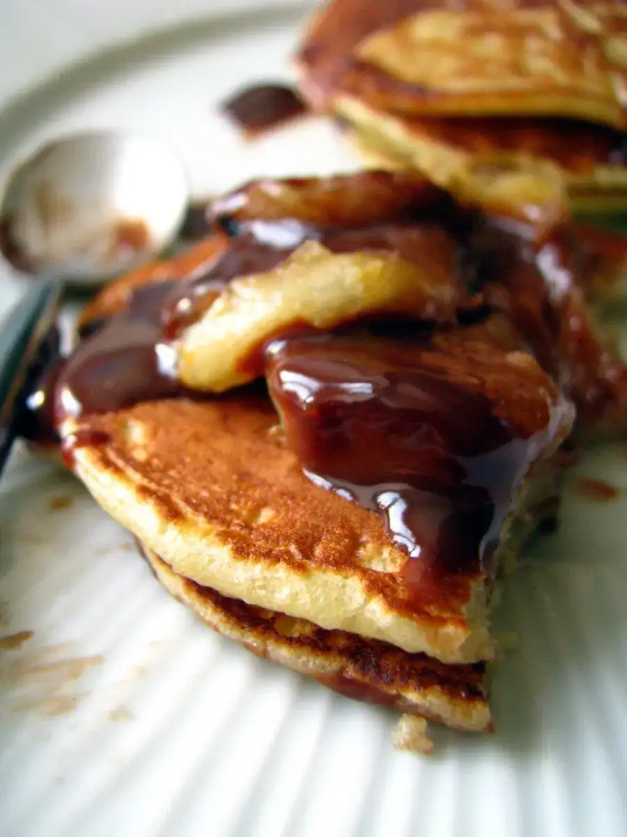 Pancakes sauce chocolat au lait et banane